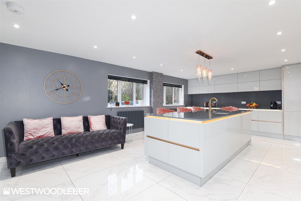 Property photo 3 of 33 Internal_24.Jpg
