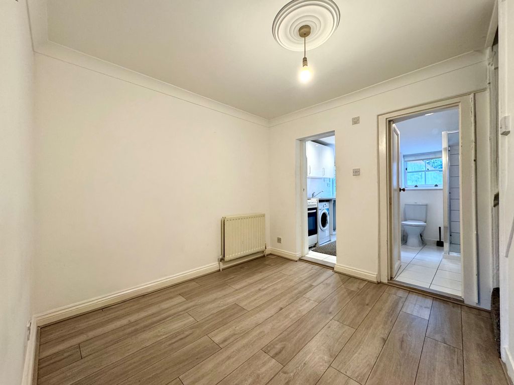 Property photo 3 of 8 Gallery