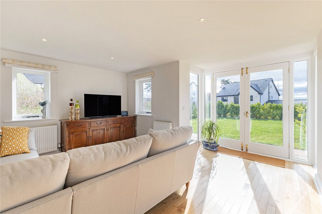 Property photo 2 of 18 Living Room