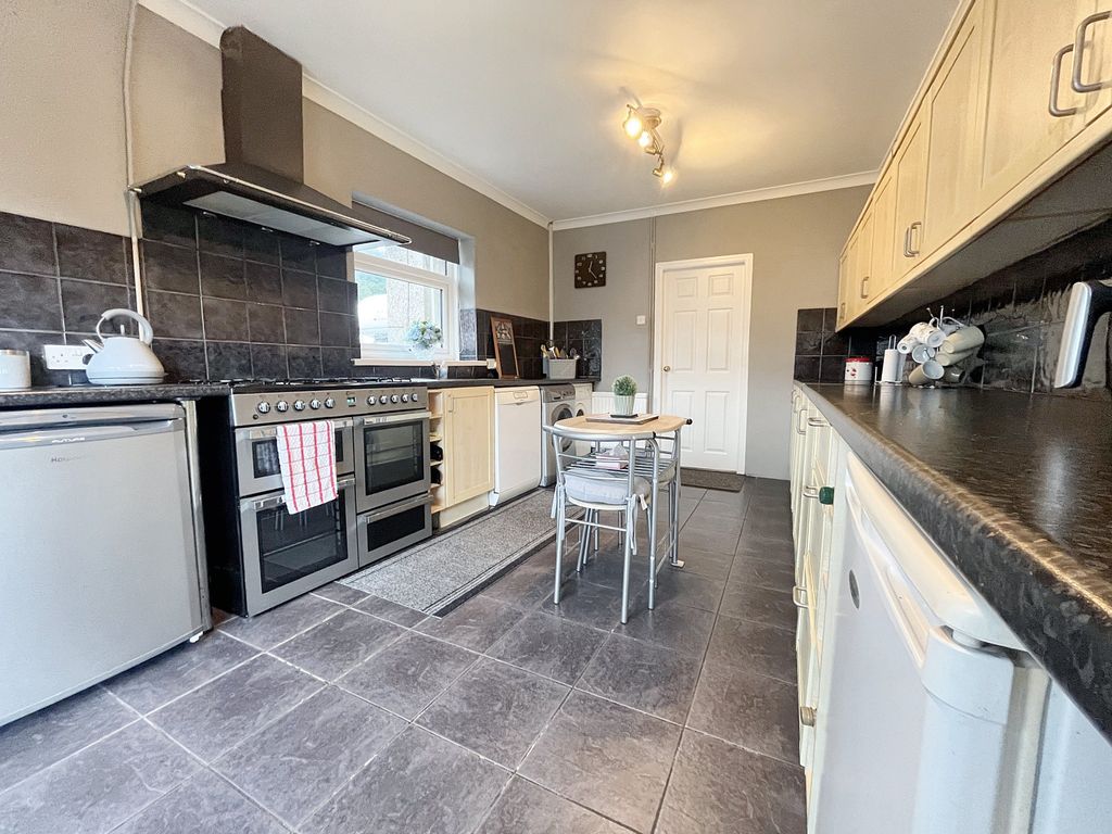 Property photo 3 of 20 Kit3