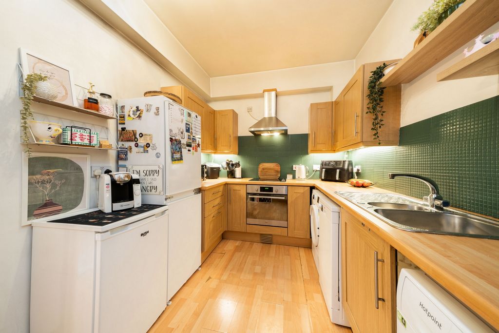 Property photo 2 of 16 Photo 6