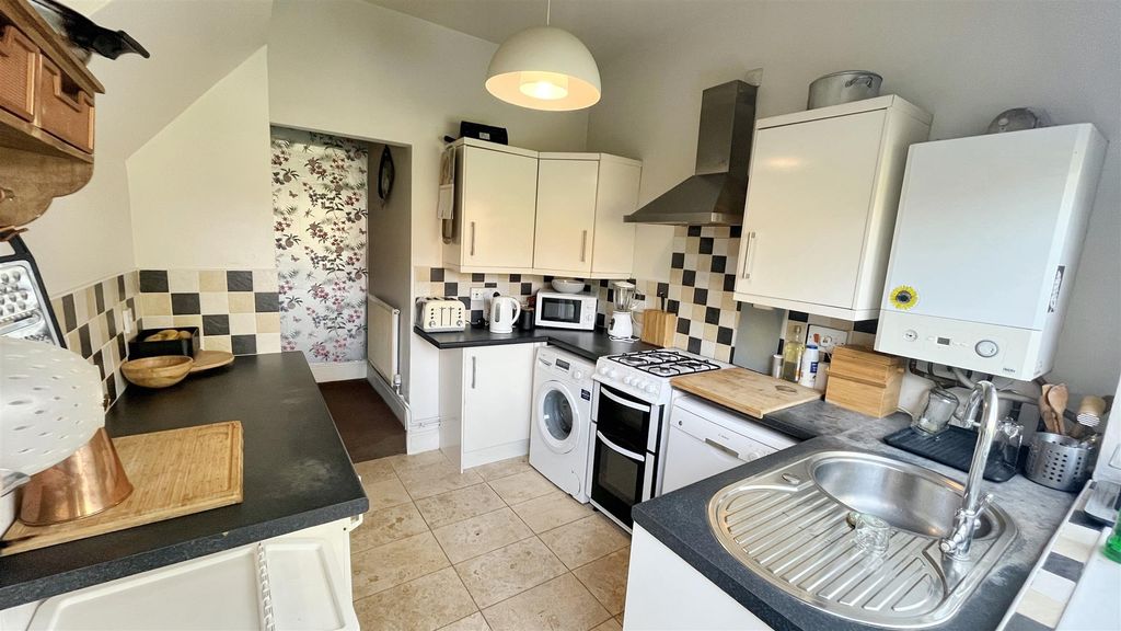 Property photo 3 of 14 Kitchen