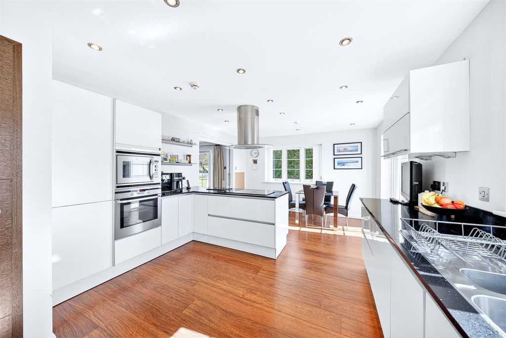 Property photo 3 of 13 Kitchen
