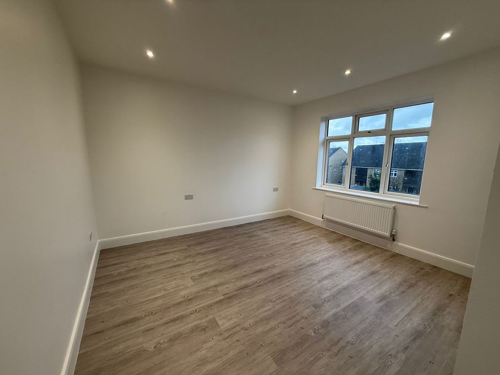 Property photo 3 of 11 Bedroom