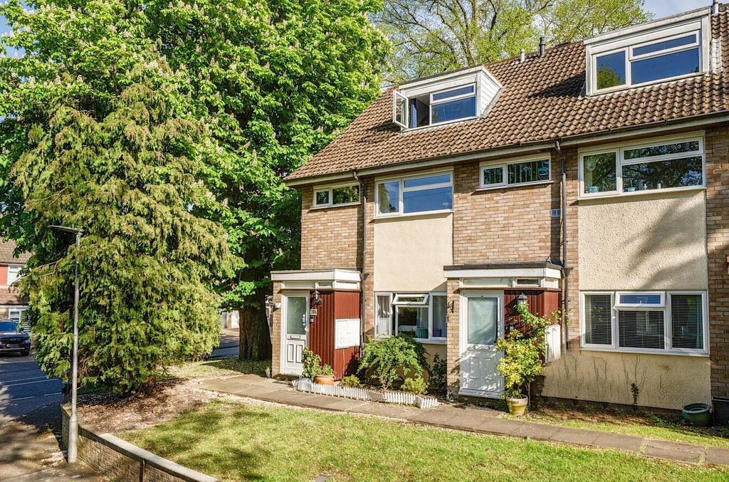 Property photo 1 of 11 Davidson Frost-Wellings, Dfw, Harriet Way, Wd23, F