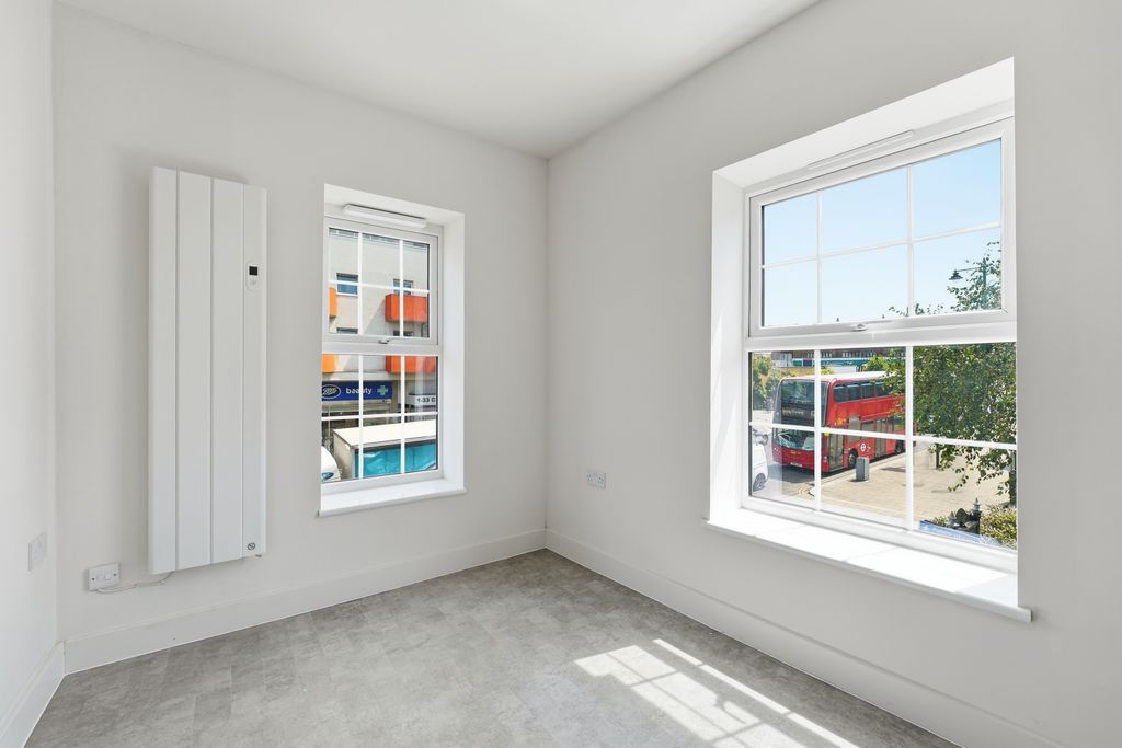 Property photo 1 of 9 Woodcote Road, Sm6