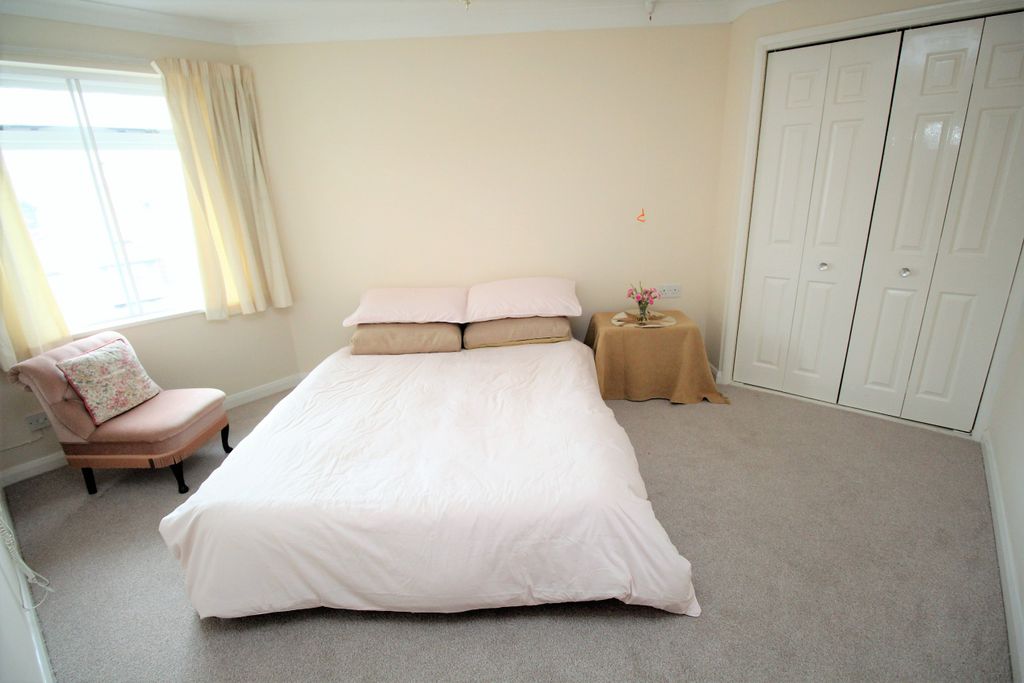 Property photo 2 of 5 Bedroom