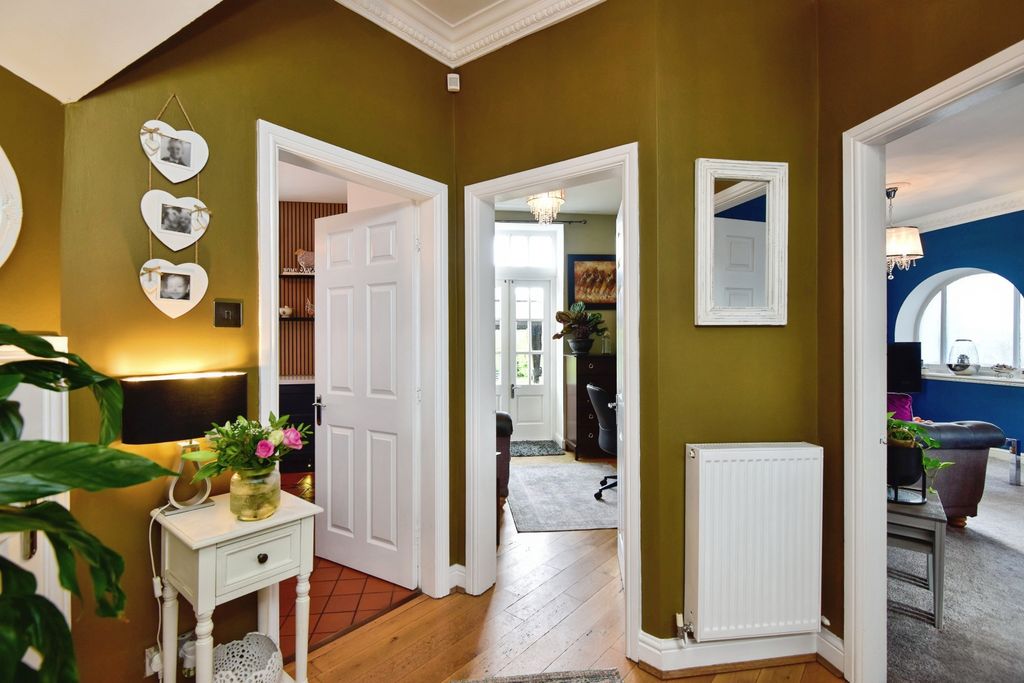 Property photo 2 of 20 Entrance Hall