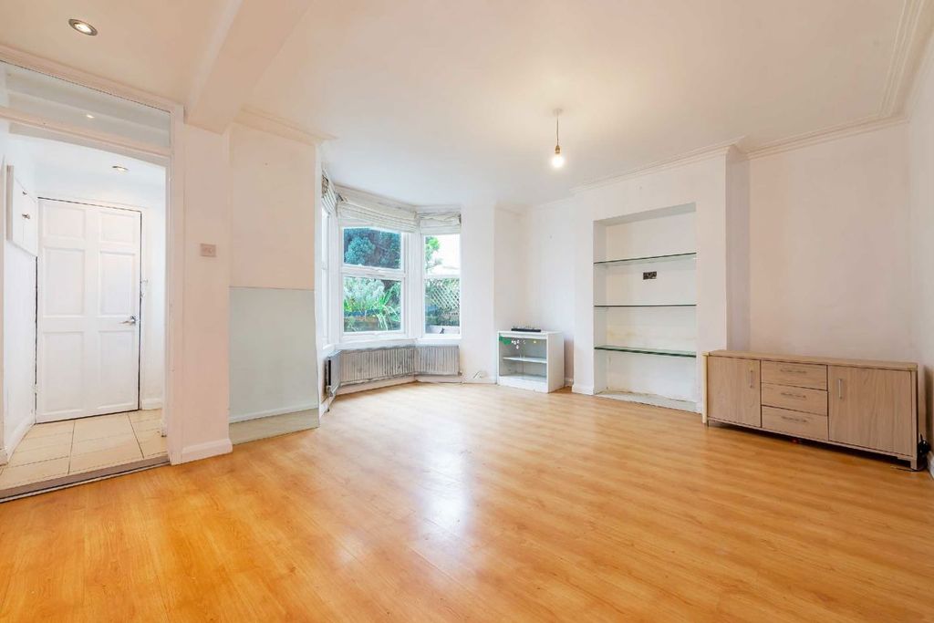 Property photo 2 of 6