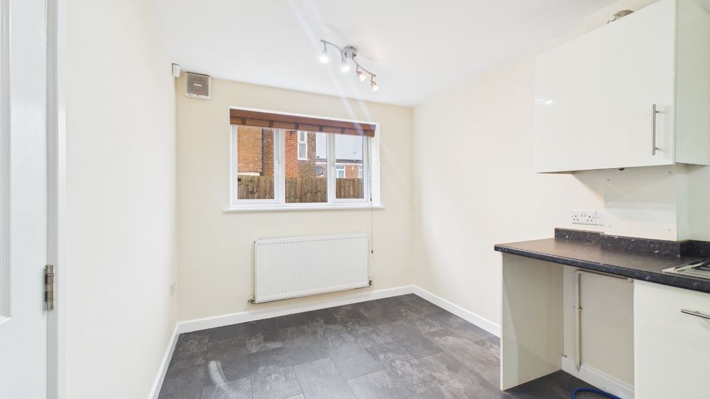 Property photo 3 of 11 4932463