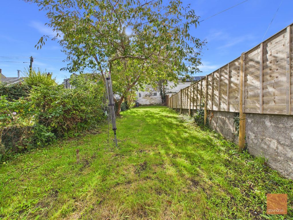 Property photo 2 of 11