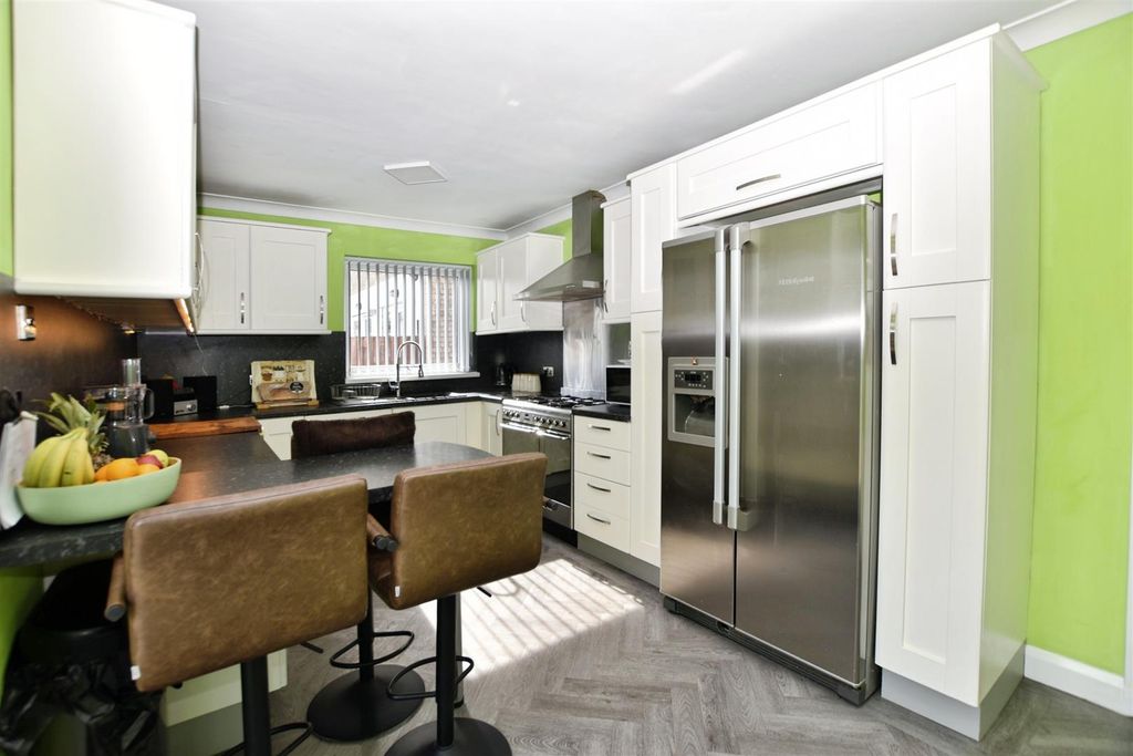 Property photo 3 of 11 Kitchen / Diner
