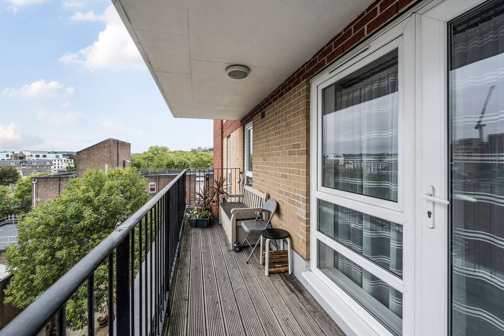 Property photo 3 of 21