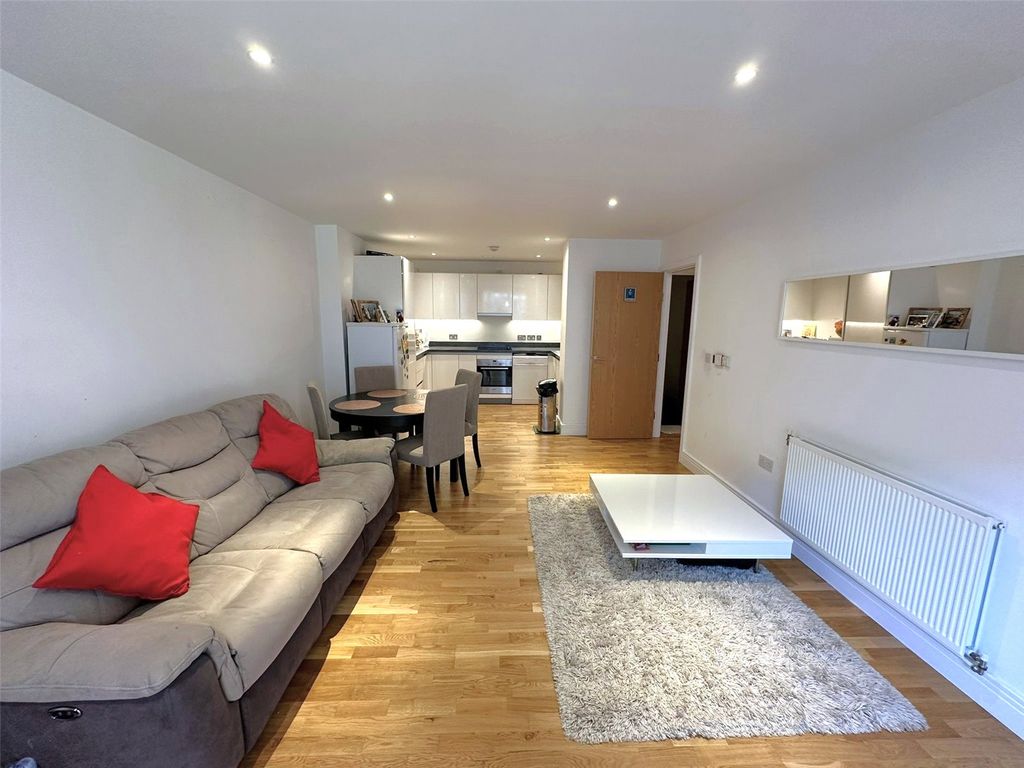 Property photo 3 of 12 Lounge (2)