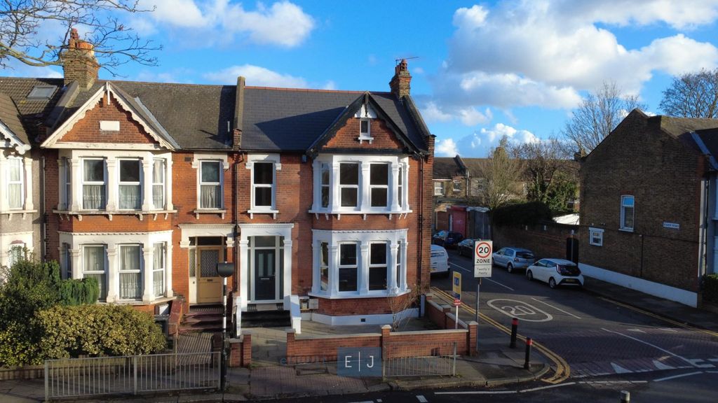 Property photo 1 of 18