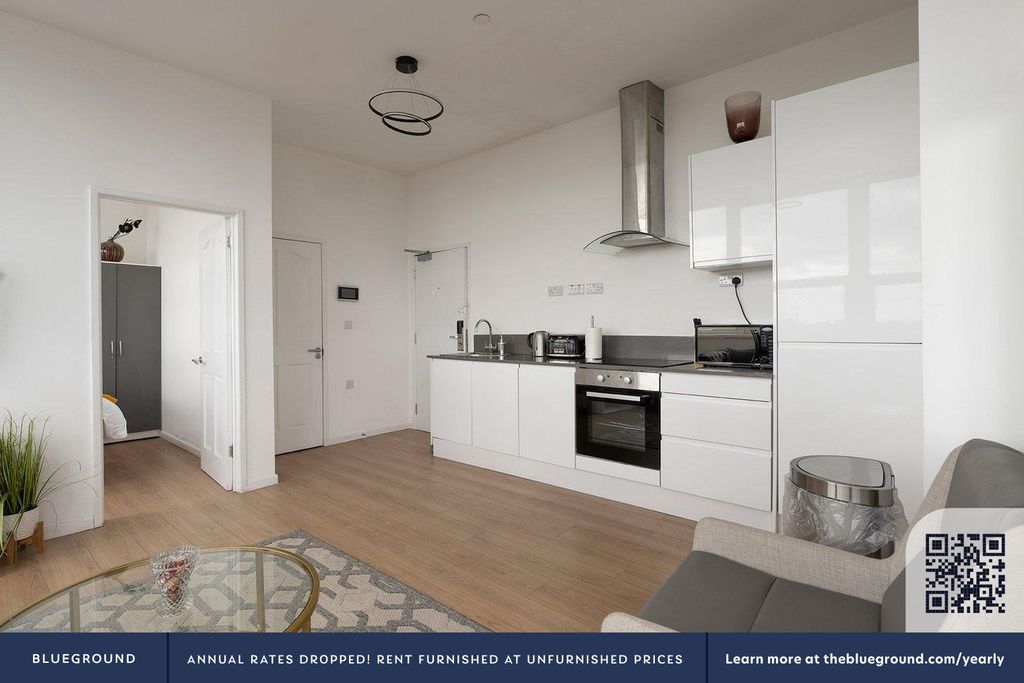 Property photo 3 of 21 Living Room