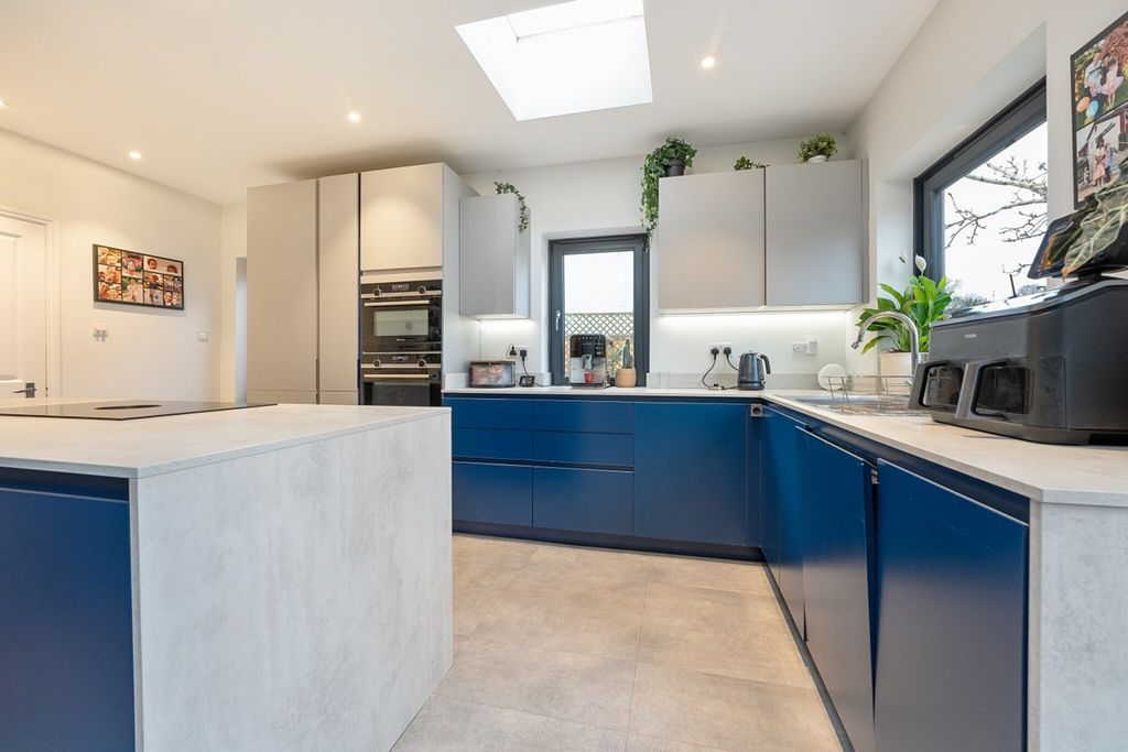 Property photo 2 of 24