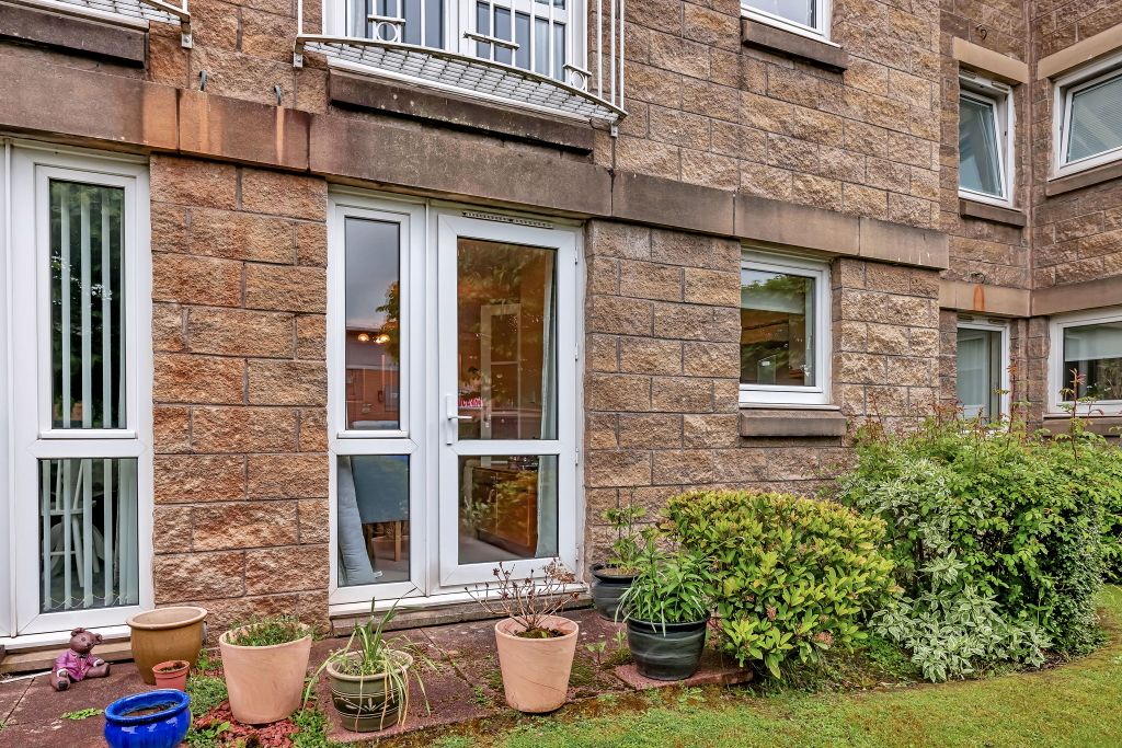 Property photo 3 of 23 005