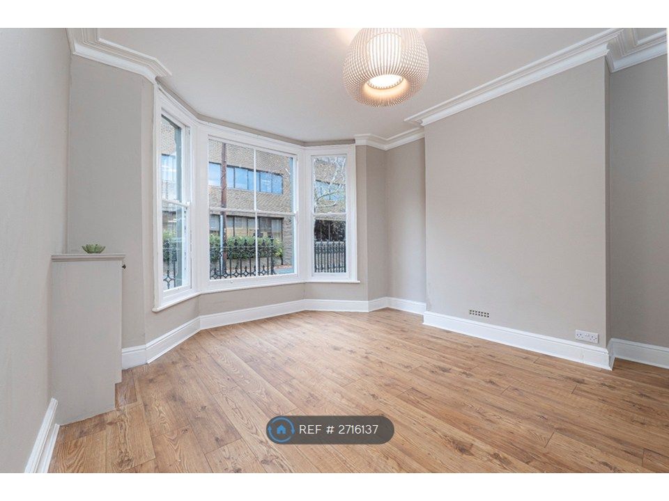 Property photo 3 of 24 Living Room