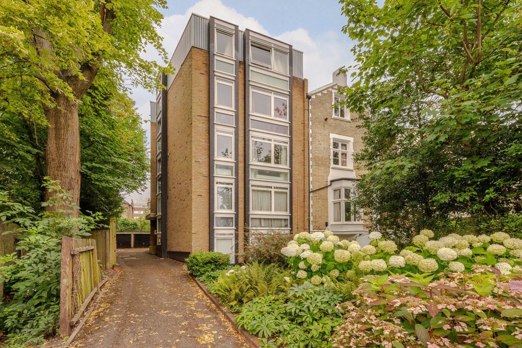 Property photo 1 of 8