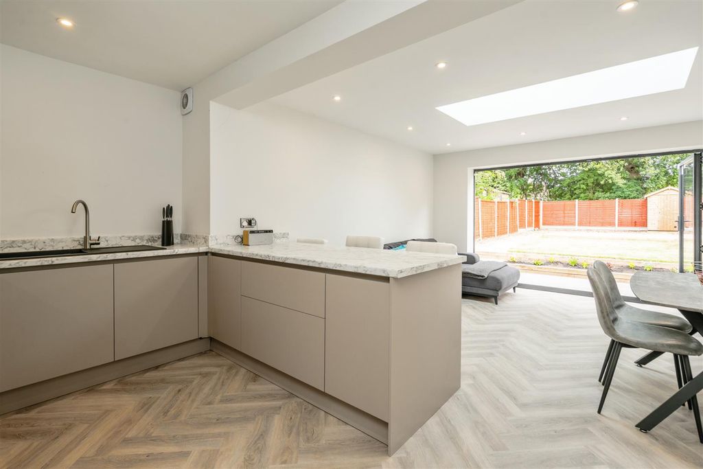 Property photo 3 of 13 106 Cranmore Boulevard_7.Jpg