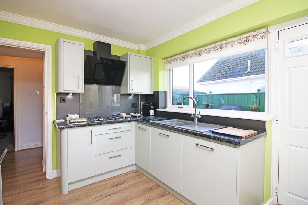 Property photo 3 of 31