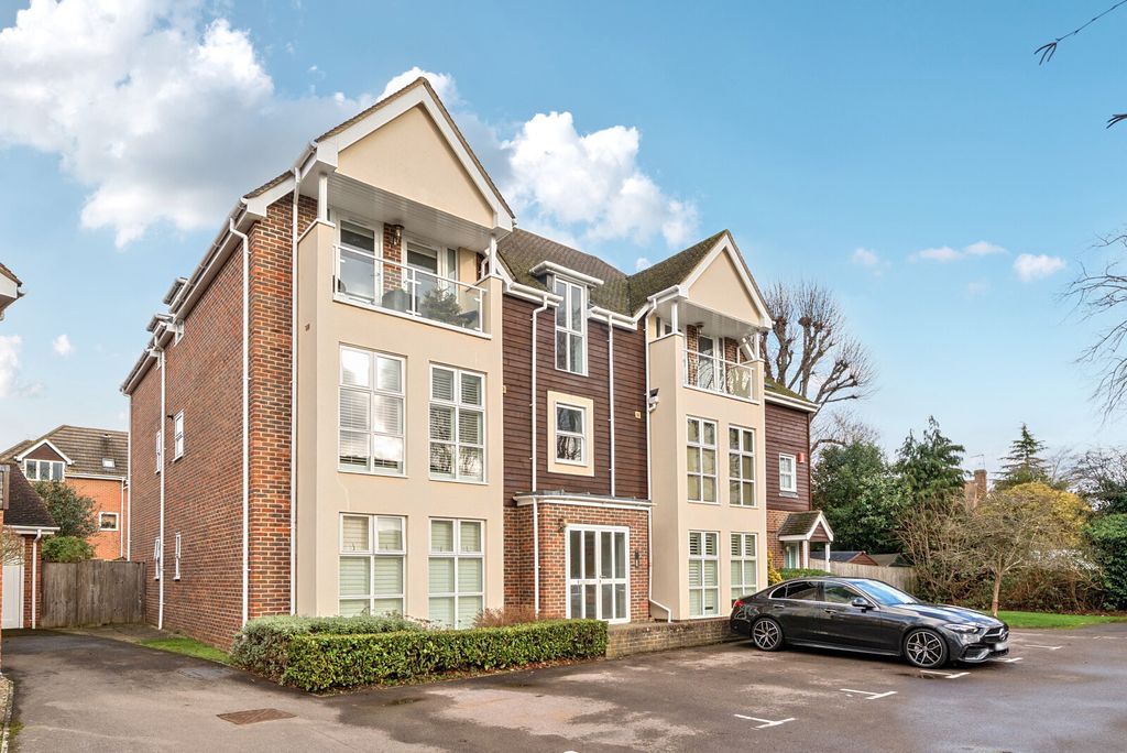 Property photo 1 of 11 1401890-5-696F7B8...