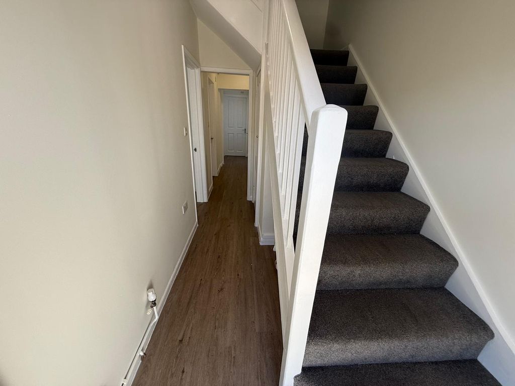 Property photo 2 of 12 Photo 6