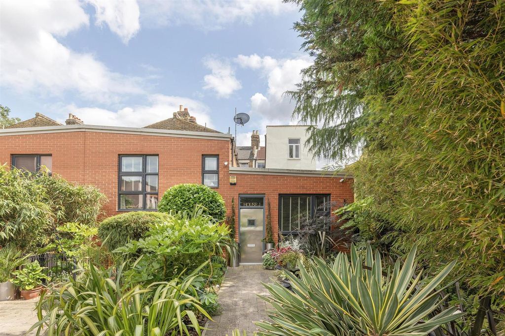 Property photo 3 of 18 4O1A0570.Jpg