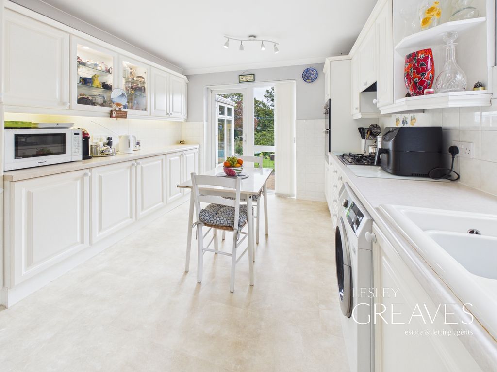 Property photo 3 of 18 Kitchen