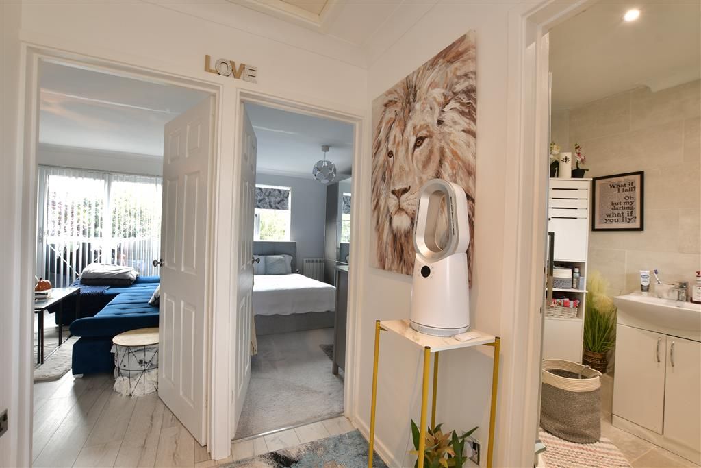 Property photo 2 of 7 Hall