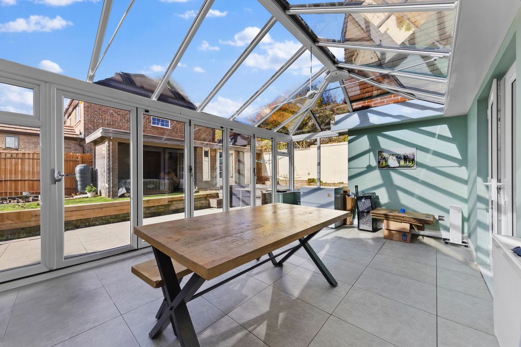 Property photo 2 of 27