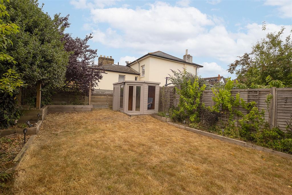 Property photo 3 of 22 9-Cholmley-Villas-0001 (22).Jpg