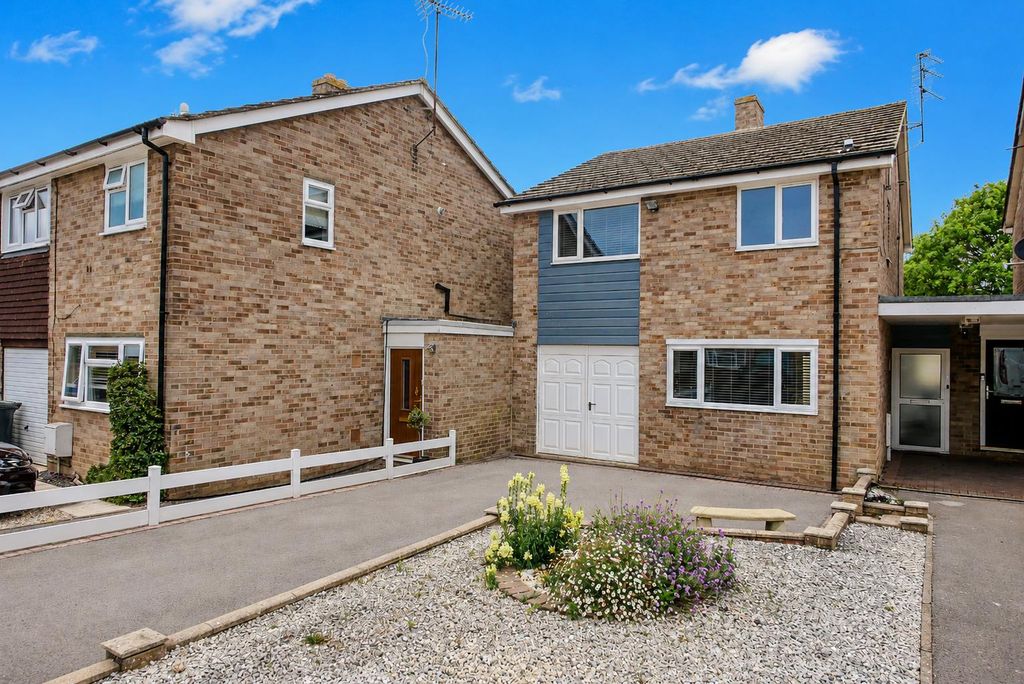 Property photo 1 of 16 Approach