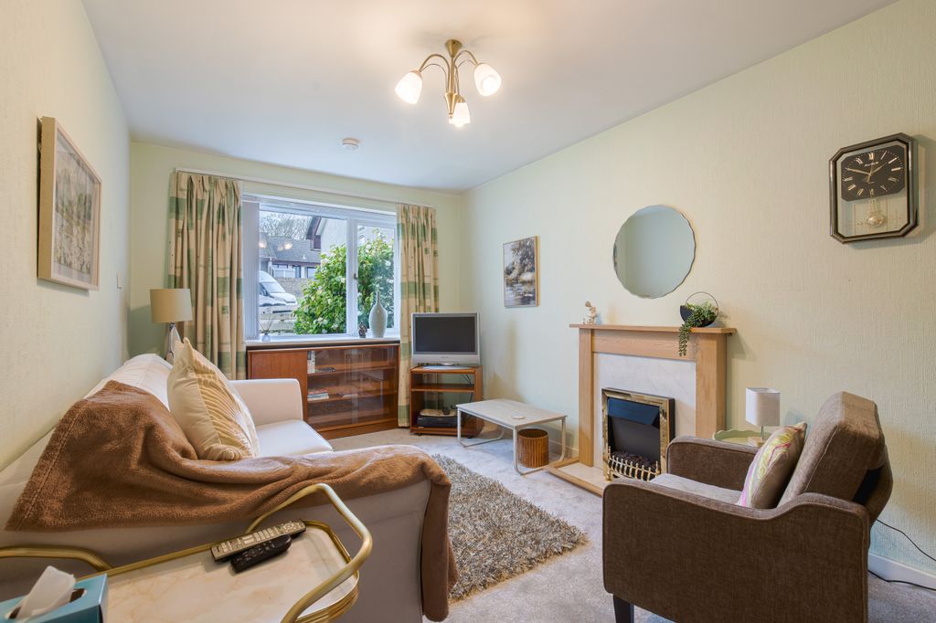 Property photo 2 of 9 Living1