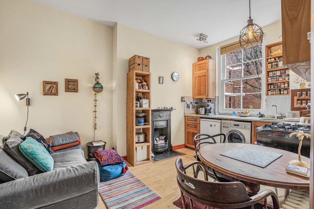Property photo 1 of 22 Reception/Kitchen