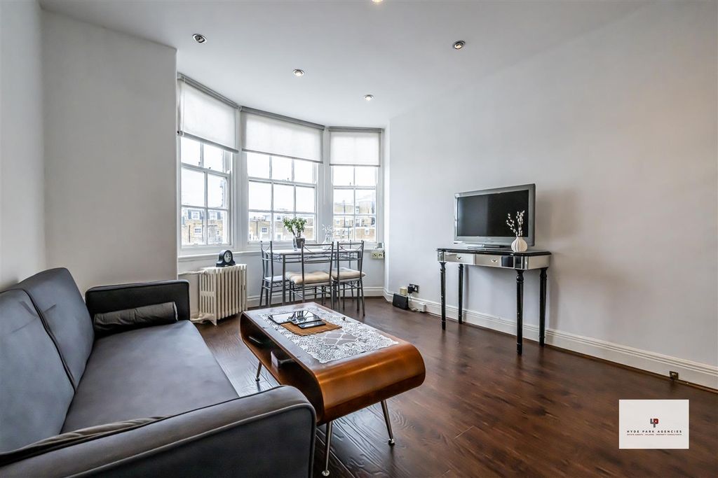 Property photo 2 of 11 Queen's Court 130-003 Hr - Hpa.Jpg