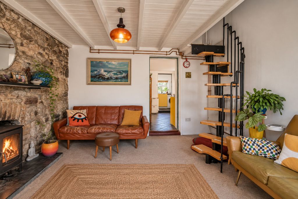 Property photo 3 of 18