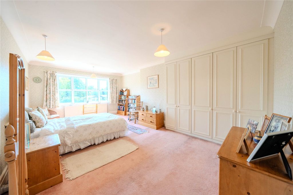 Property photo 3 of 16 Picture No. 12