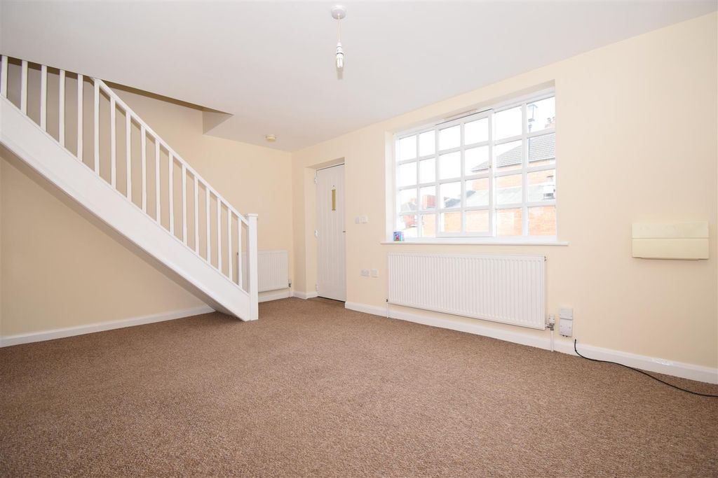 Property photo 2 of 8 Lounge