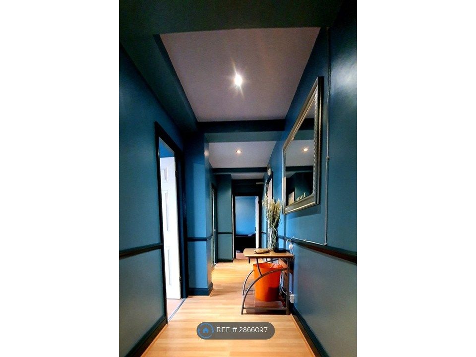 Property photo 1 of 10 Hallway