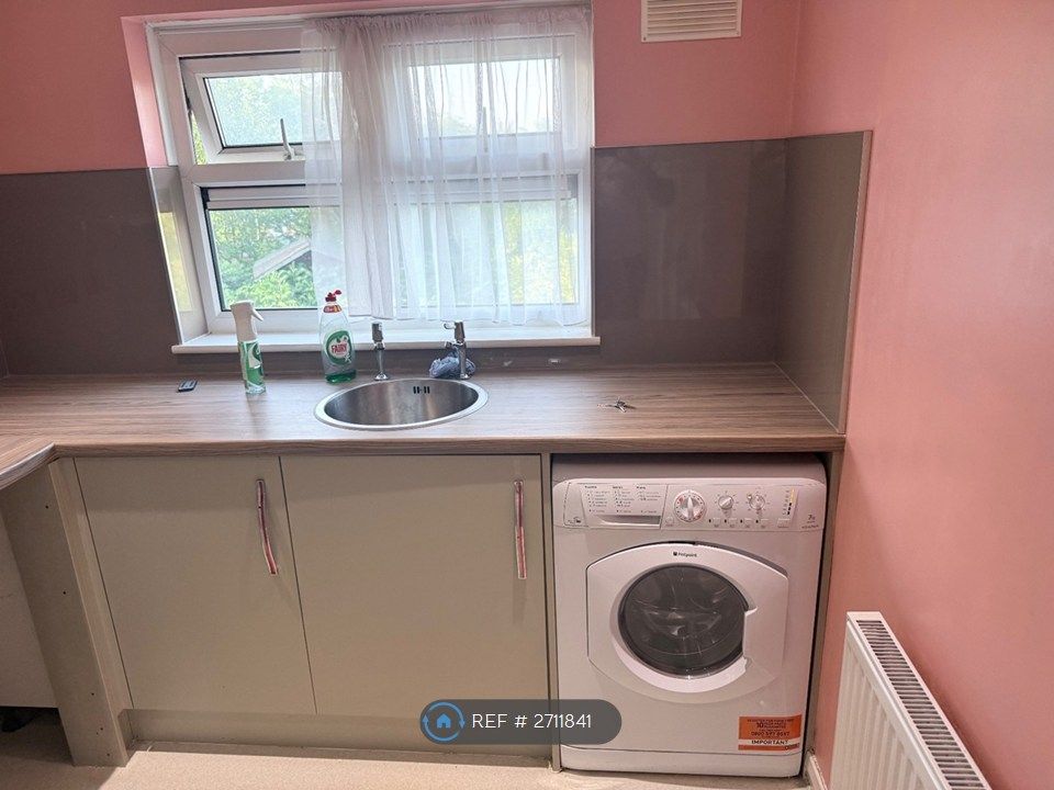 Property photo 2 of 6 Kitchen