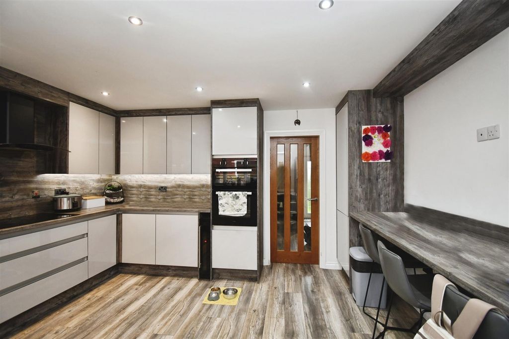 Property photo 3 of 26 Tlc_93Bbe836-74c3-4Ea3-9Bbd-9389Df7Ae585_8E485A9.J