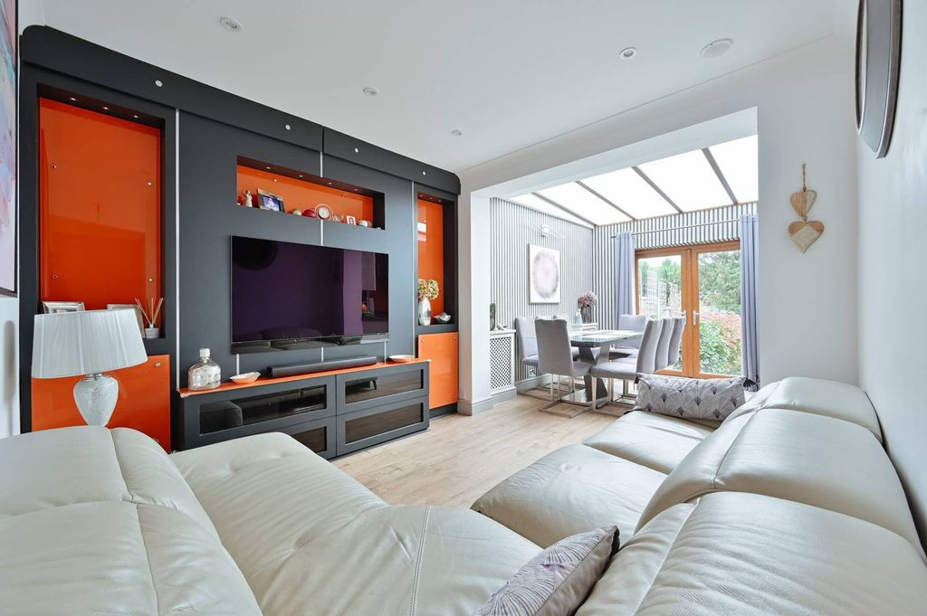 Property photo 1 of 27