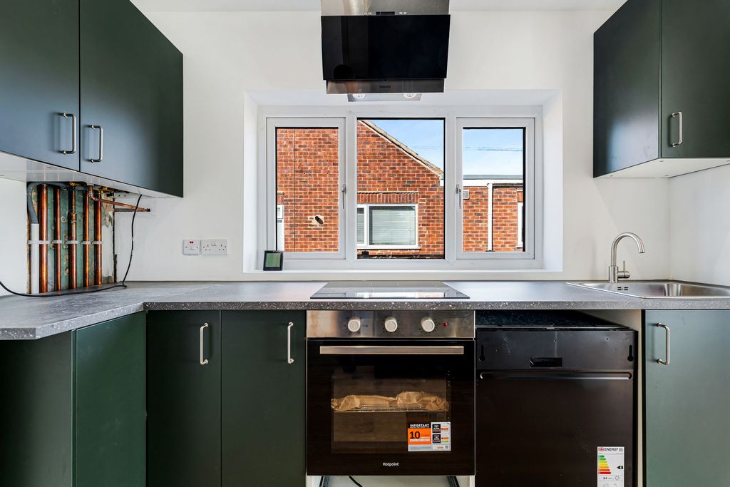 Property photo 3 of 31