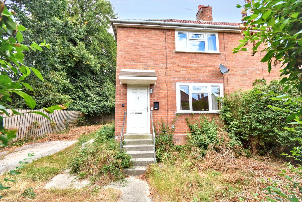 Property photo 1 of 20 69B Westfield Road, Yeovil, Somerset, BA21 3Dd