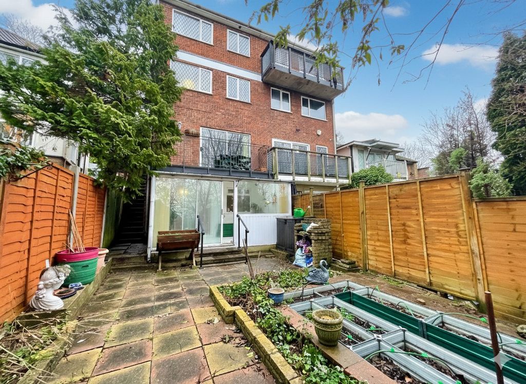 Property photo 2 of 14 4835502