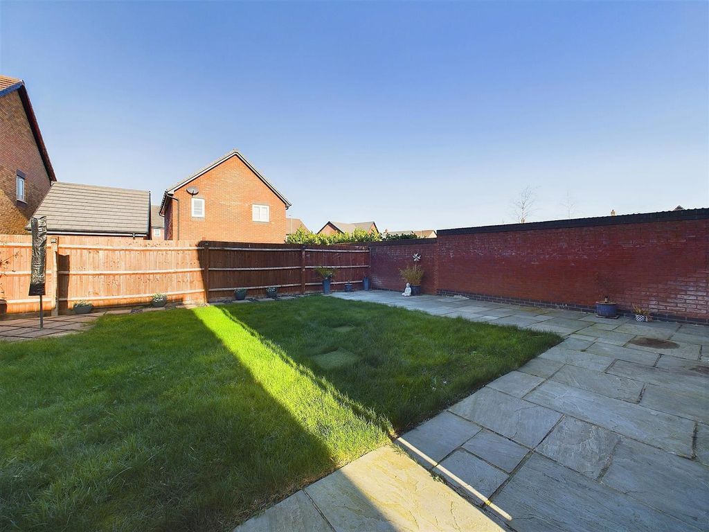 Property photo 3 of 26 Gar2.Jpg