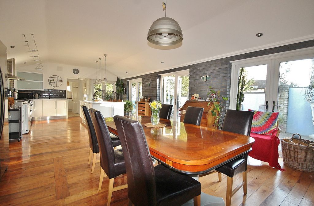 Property photo 3 of 30