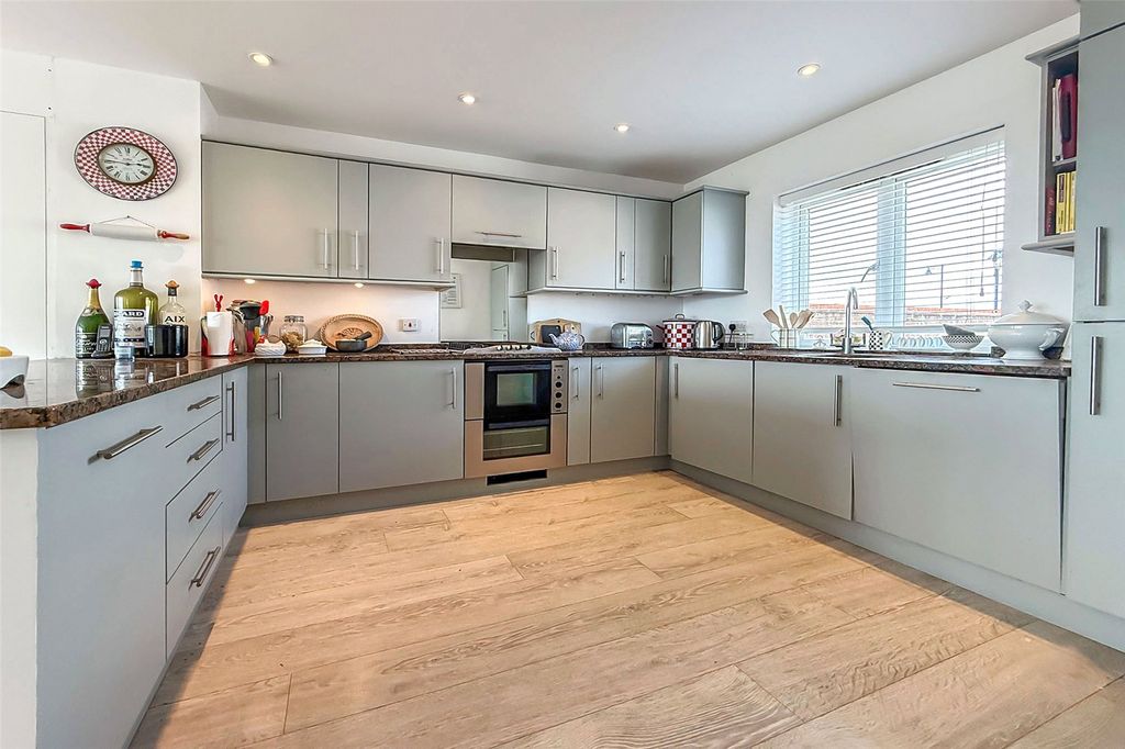 Additional image 17 of 3 bed semi-detached house for salePier Road, Littlehampton, West Sussex BN17